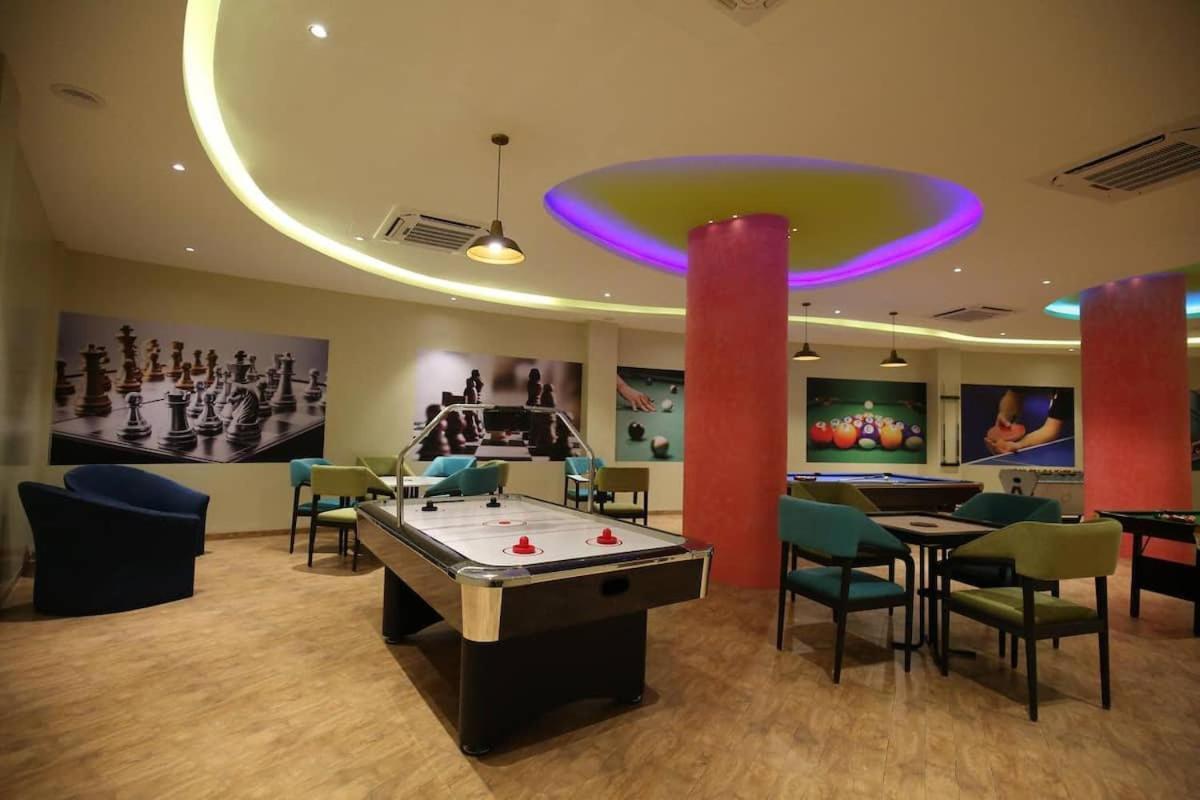Rajhans Belliza Luxurious Studio Apartment Surat Eksteriør bilde